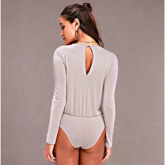 Lulus Striking Looks Taupe Long Sleeve Bodysuit V-Neck Jersey Knit Pullover Top - Picture 3 of 12